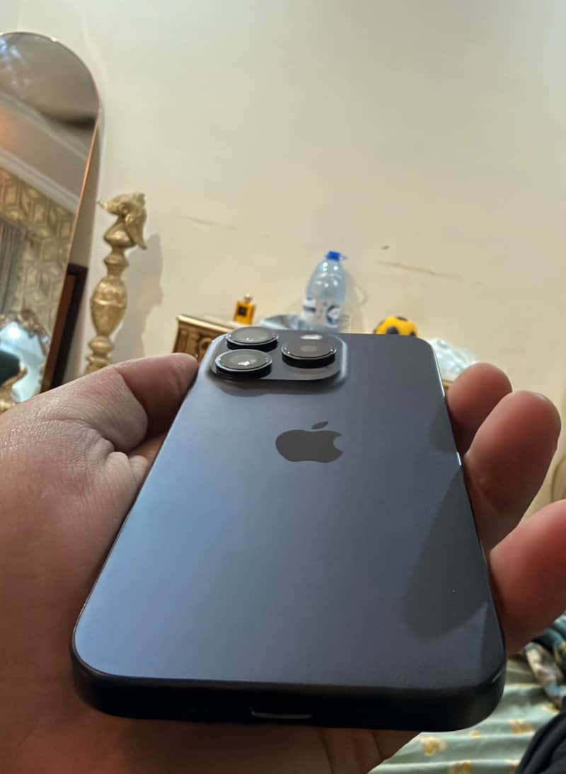 Apple iPhone 15 Pro 3