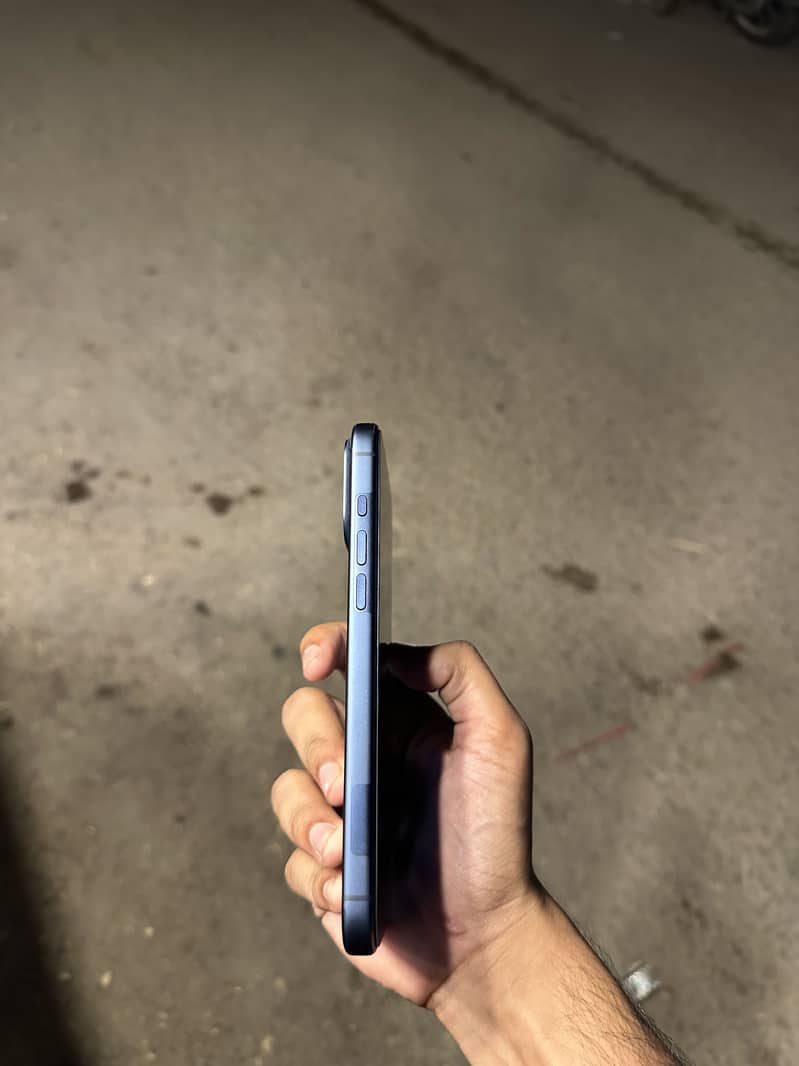 Apple iPhone 17 Pro Max 4