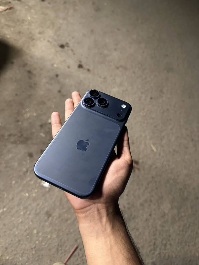 Apple iPhone 17 Pro Max 5