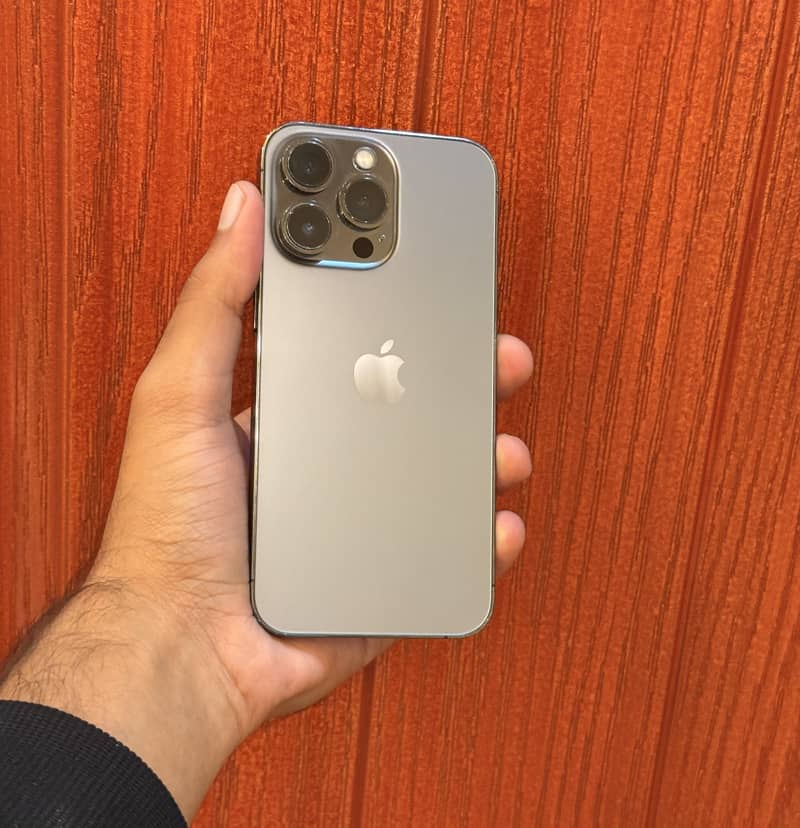 Apple iPhone 13 Pro 4