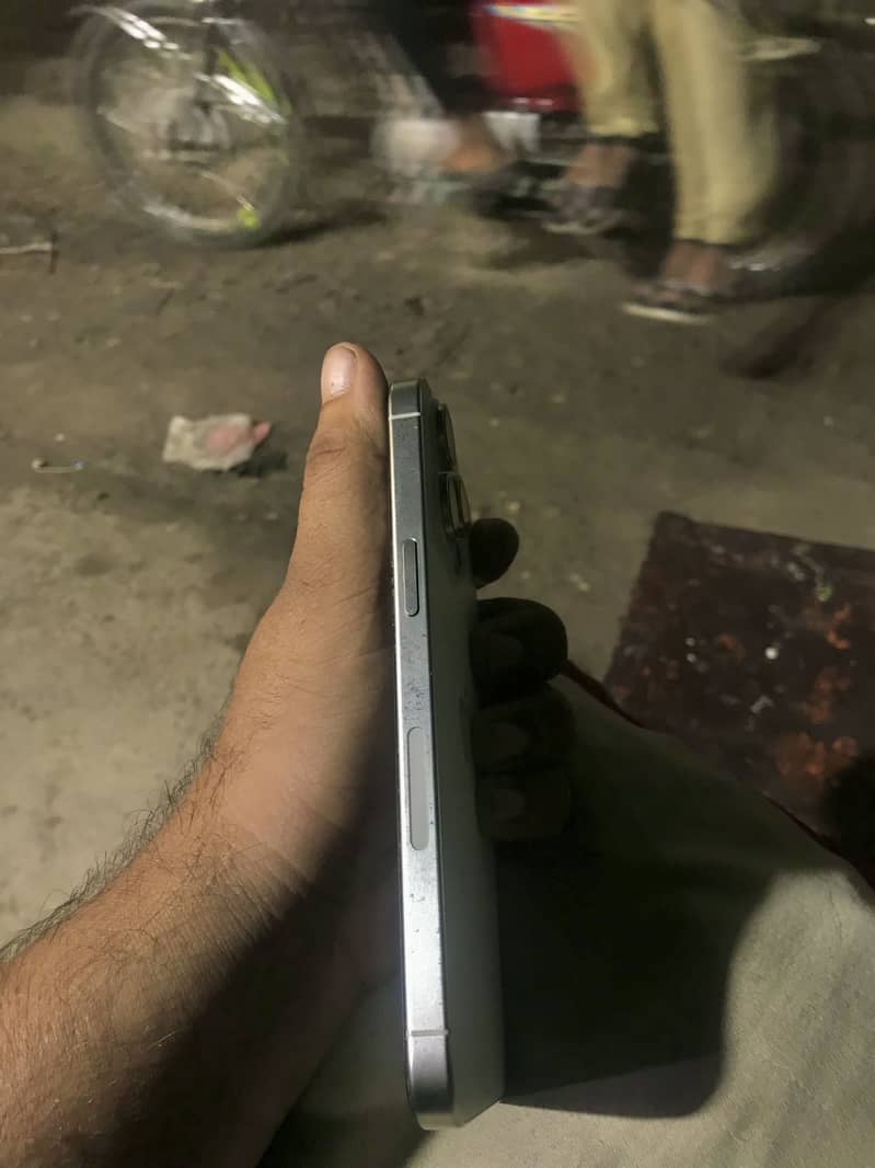 Apple iPhone 15 Pro Max 0