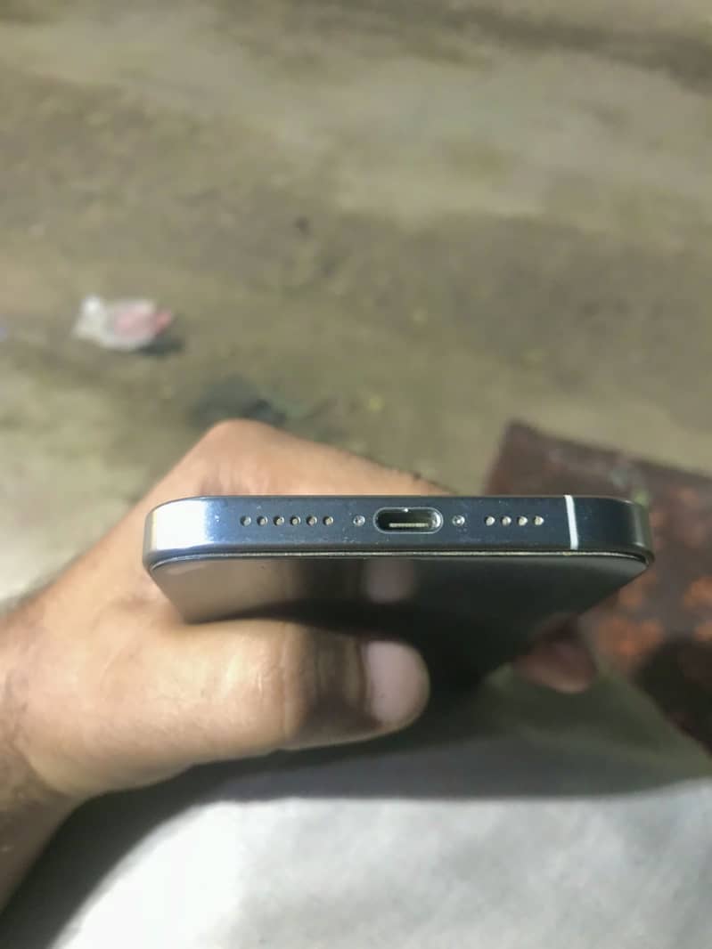 Apple iPhone 15 Pro Max 3