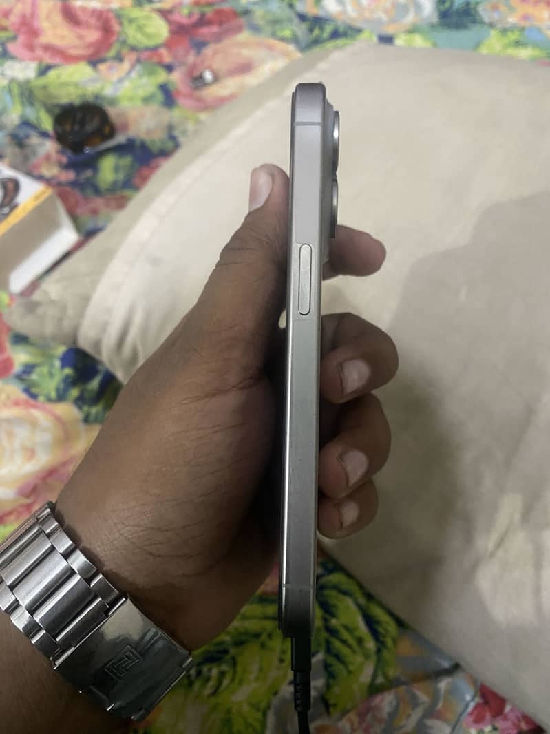 Apple iPhone 15 Pro 1