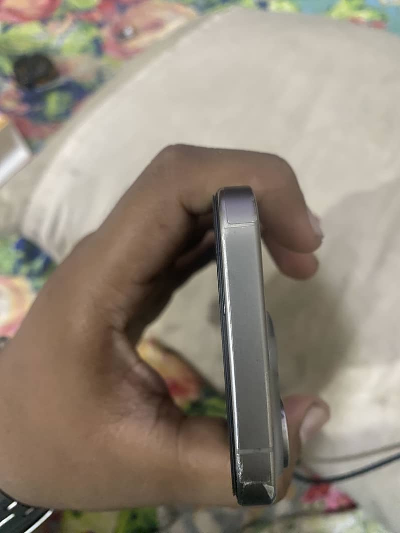 Apple iPhone 15 Pro 2