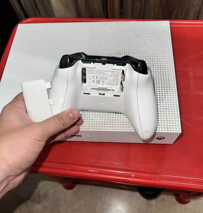 Used like new white Xbox one S 500gb in clean with one controller