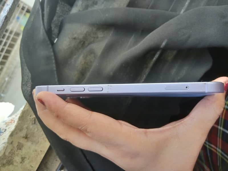 Apple iPhone 12 4