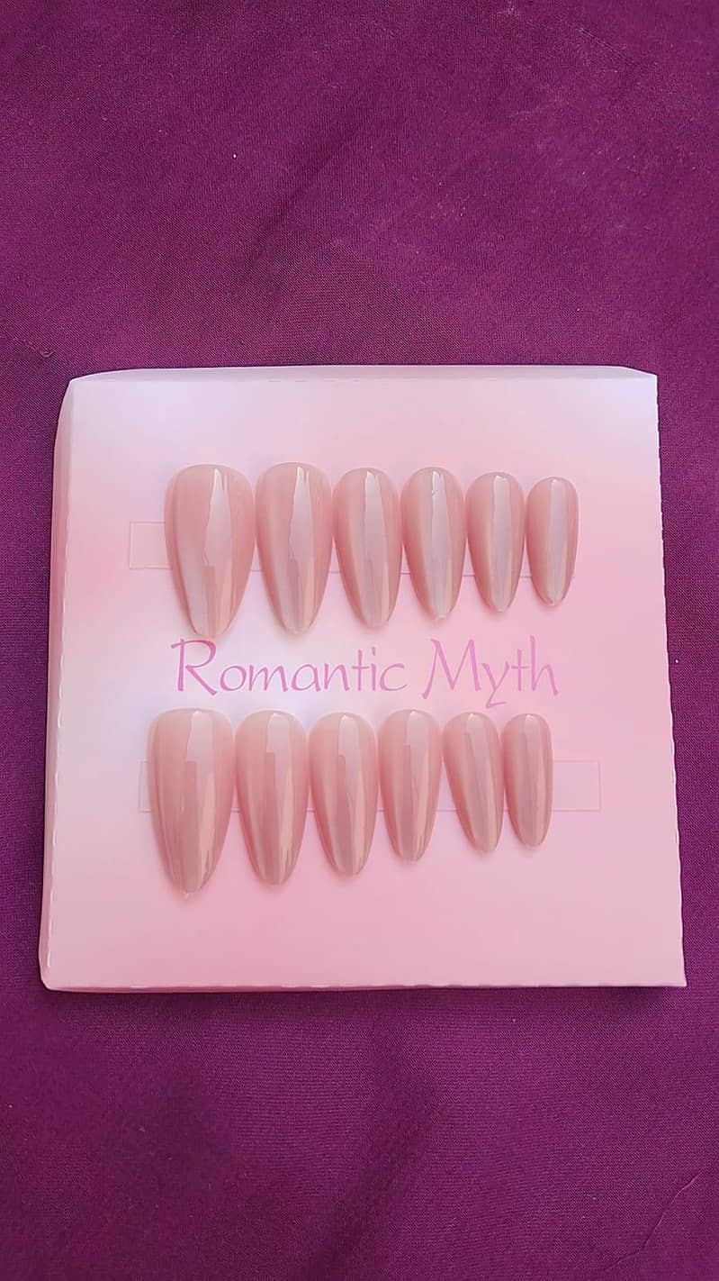 Press on Nails 11