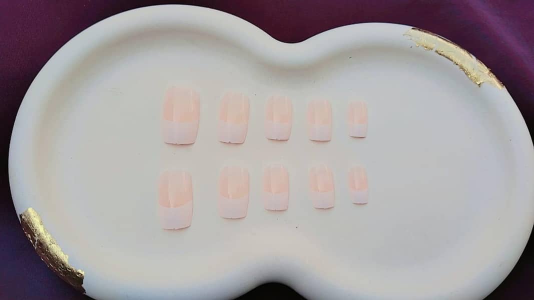 Press on Nails 17