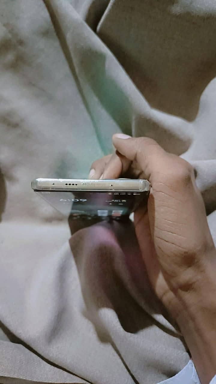 Tecno CAMON 40 Pro 4