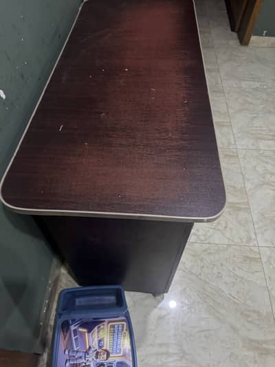 Irin stand wooden