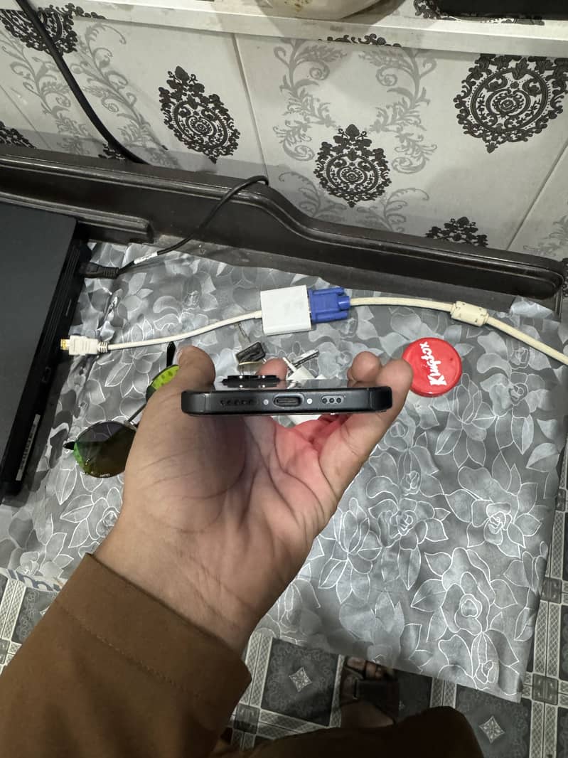 Apple iPhone 15 4