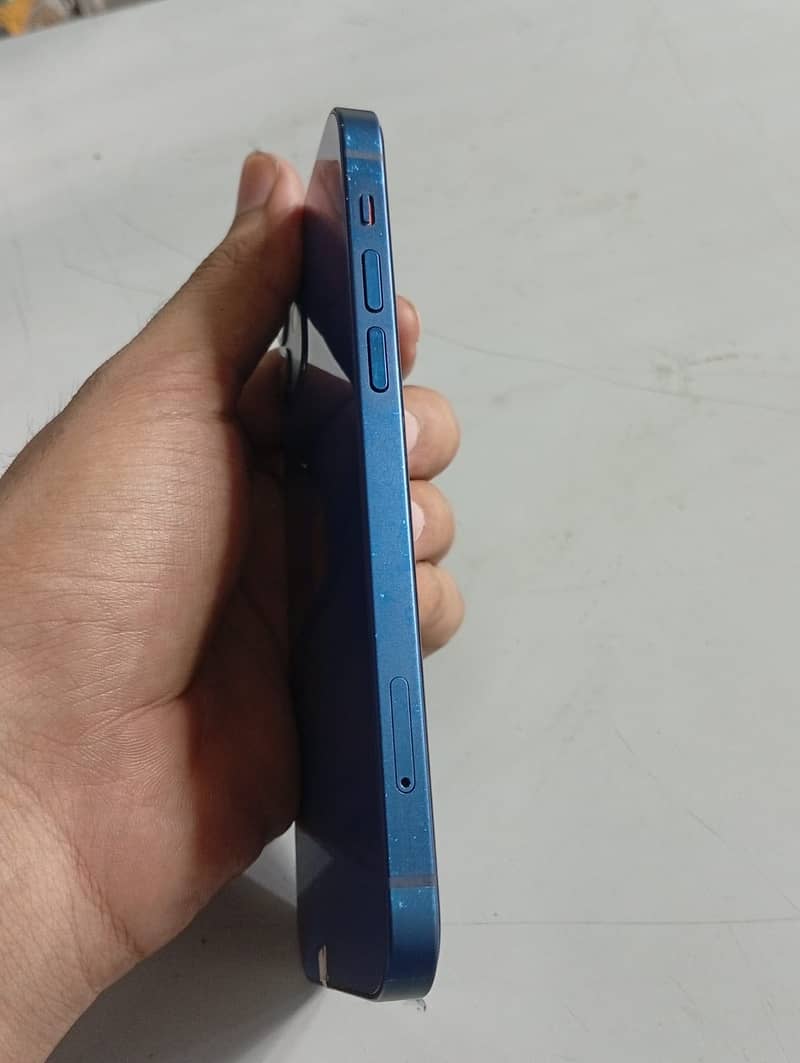 Apple iPhone 12 3