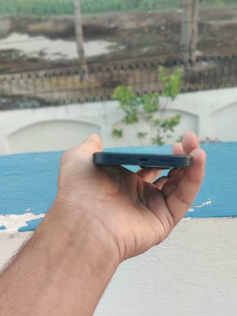 Apple iPhone 13 3