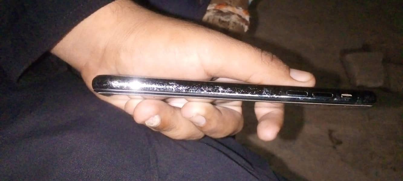 Apple iPhone X 4