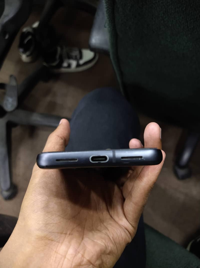 Google Pixel 8 4