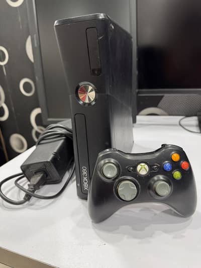 Xbox 360 slim  jailbreak with games in Excellent Condition 10/10