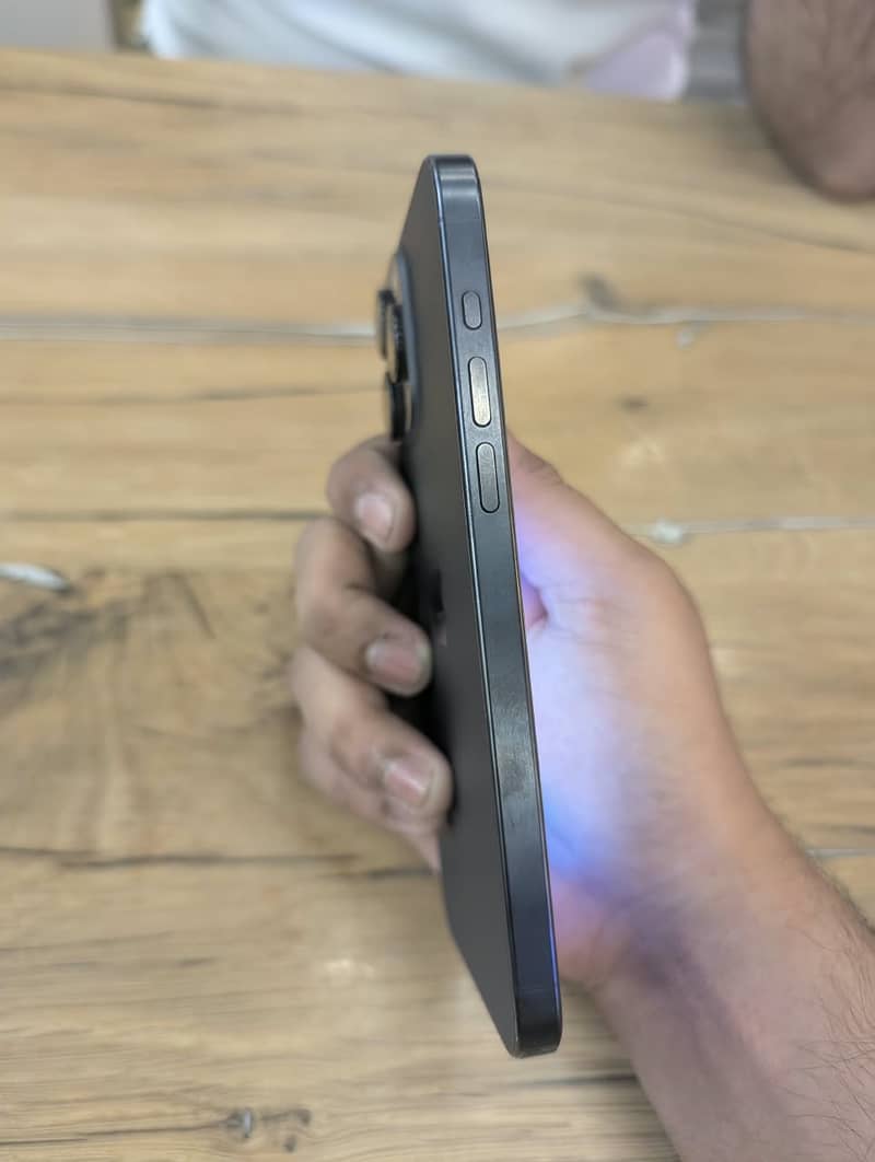 iPhone 15 Pro Max 3