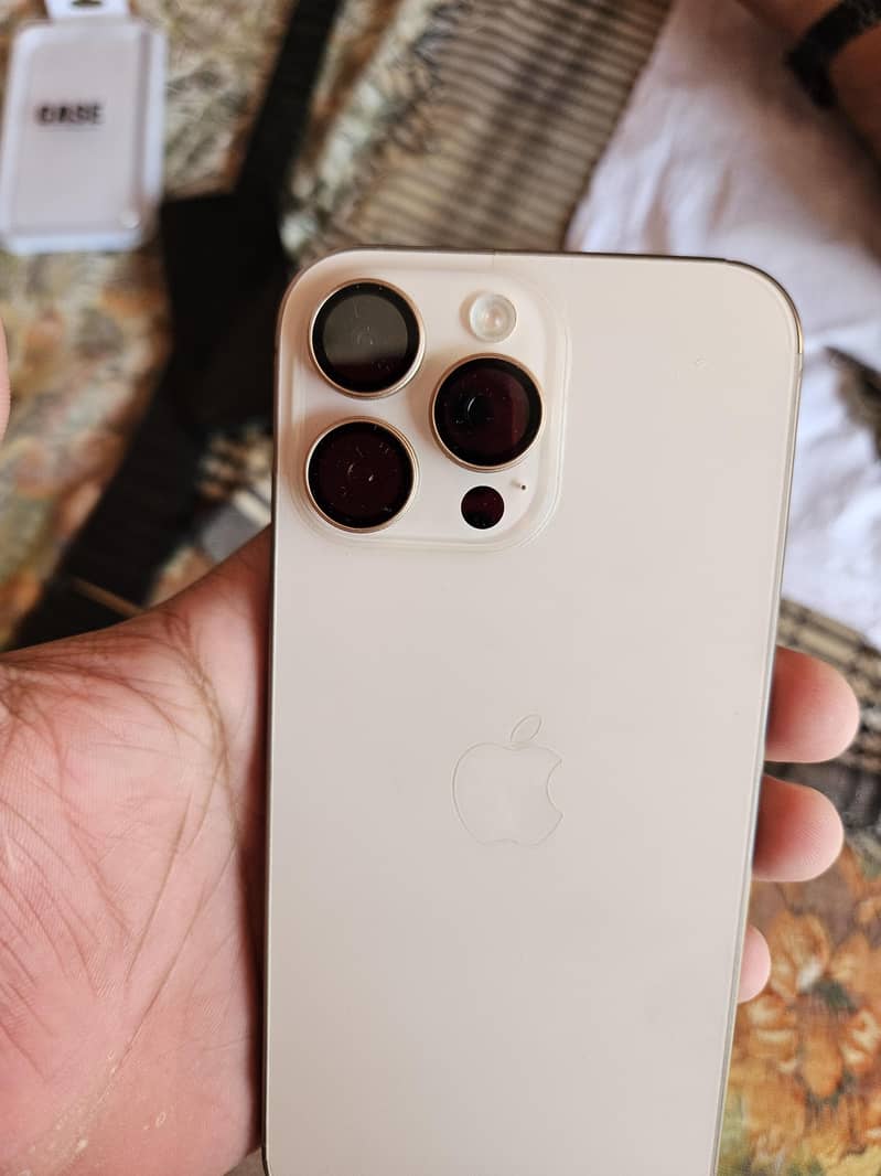Apple iPhone 16 Pro Max 0