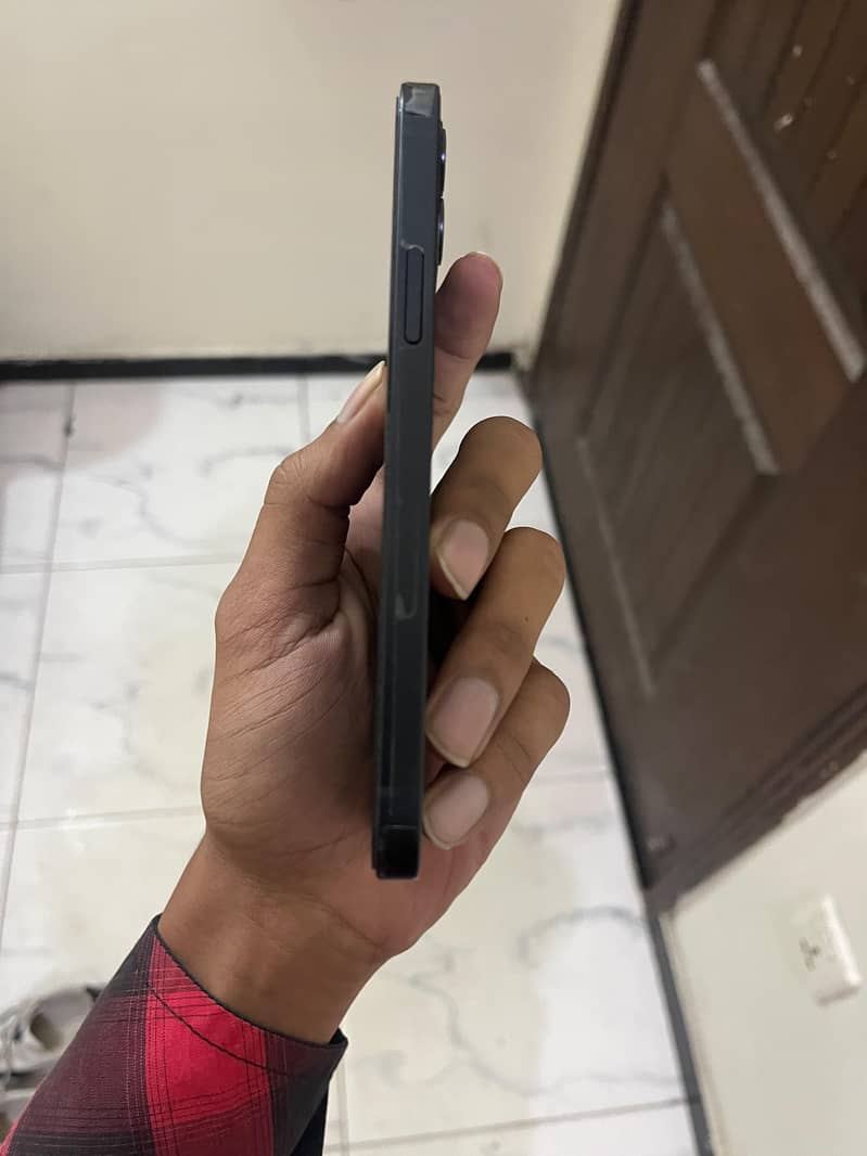 Apple iPhone 12 4