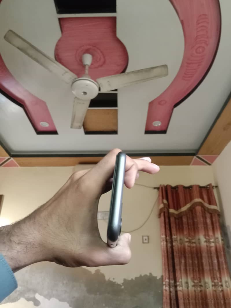 Apple iPhone 11 0