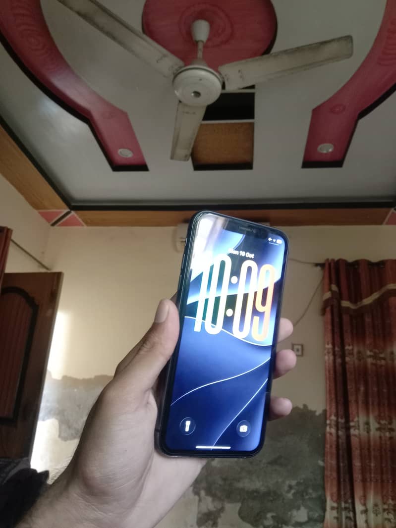 Apple iPhone 11 4