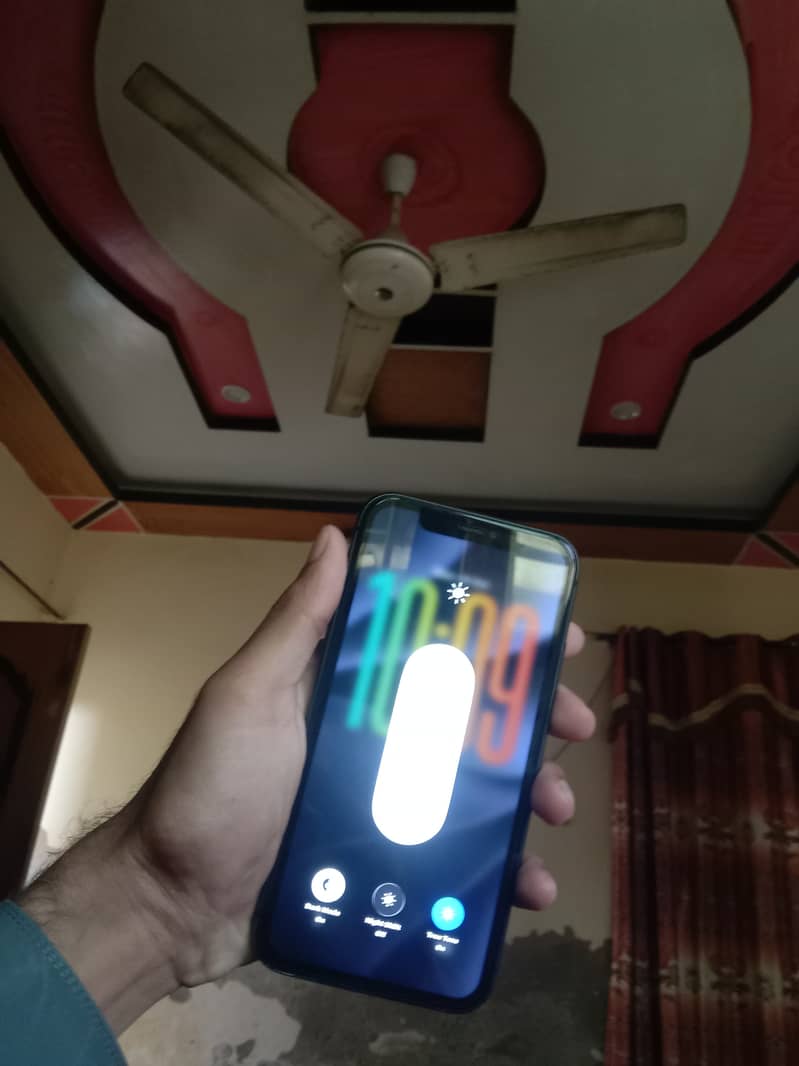 Apple iPhone 11 7