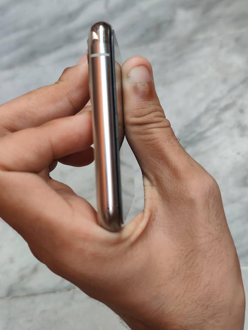 Apple iPhone 11 Pro Max 3