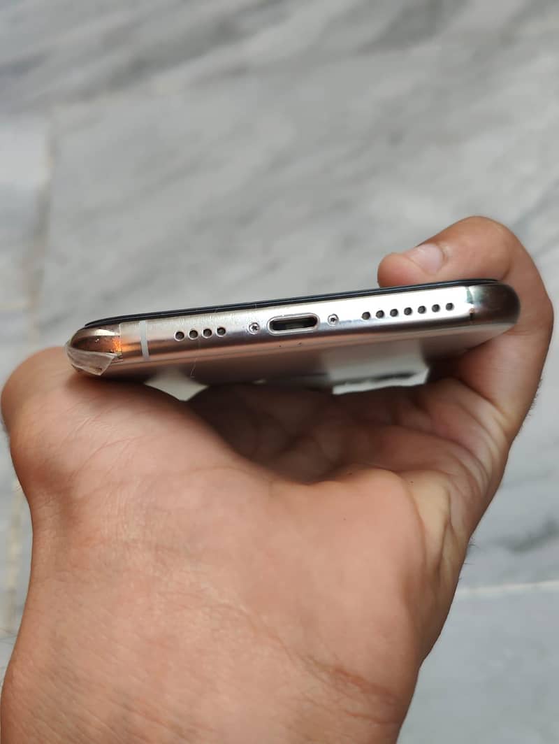 Apple iPhone 11 Pro Max 6