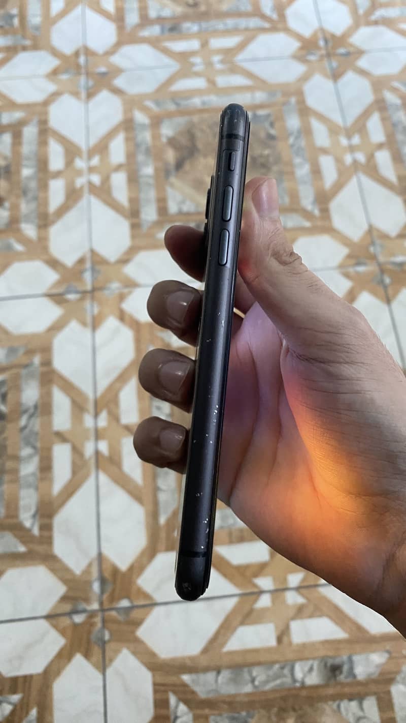Apple iPhone 11 4