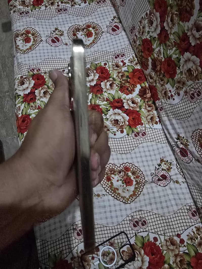 Apple iPhone 13 Pro Max 4