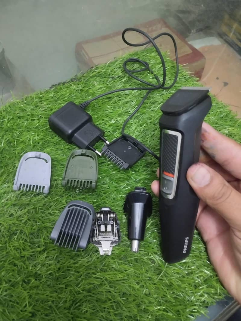 Philips trimmer with clips 1