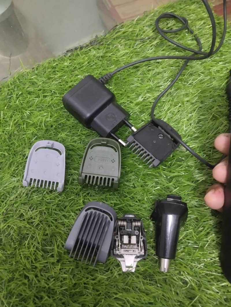 Philips trimmer with clips 2