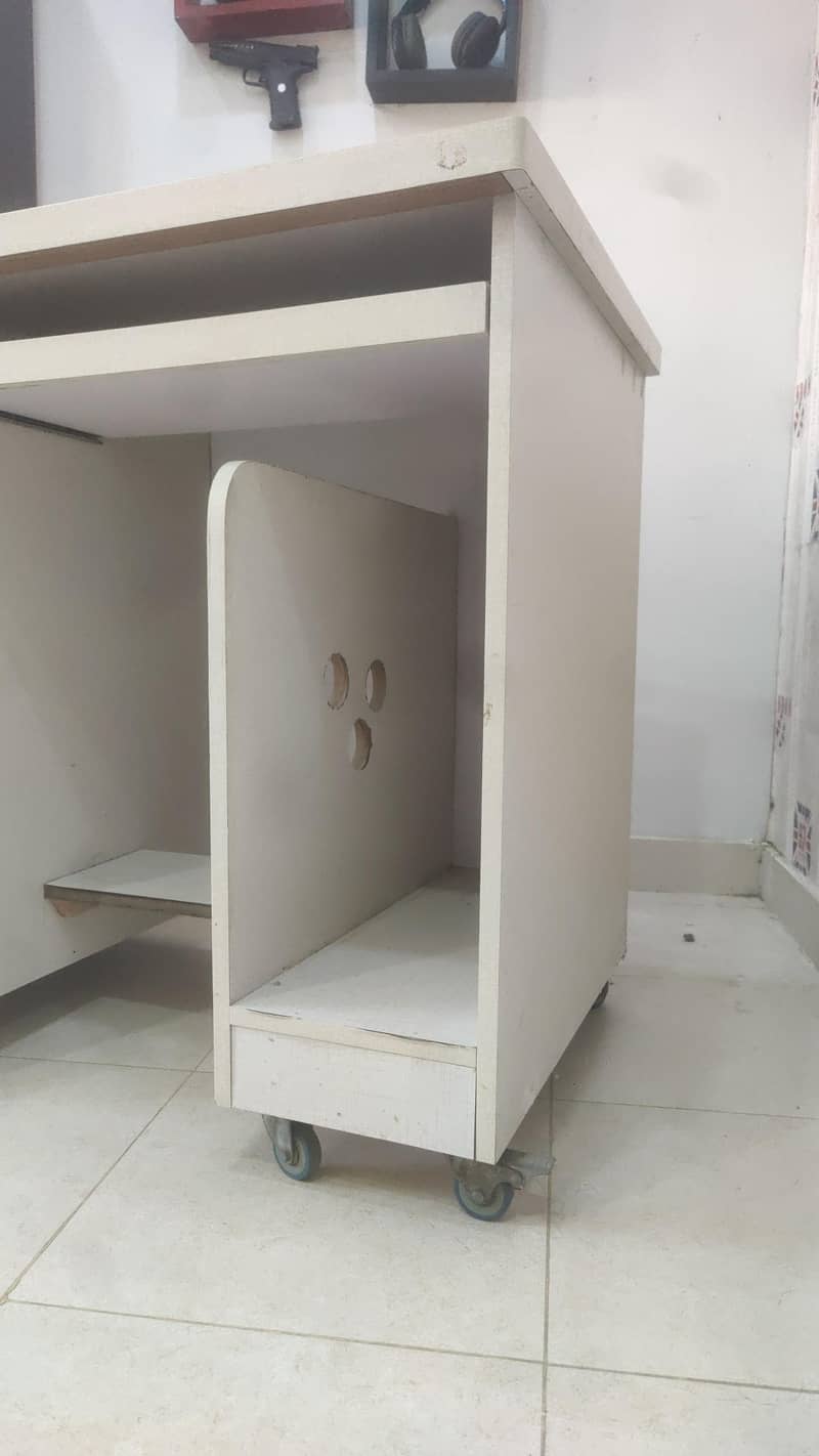 computer table 4