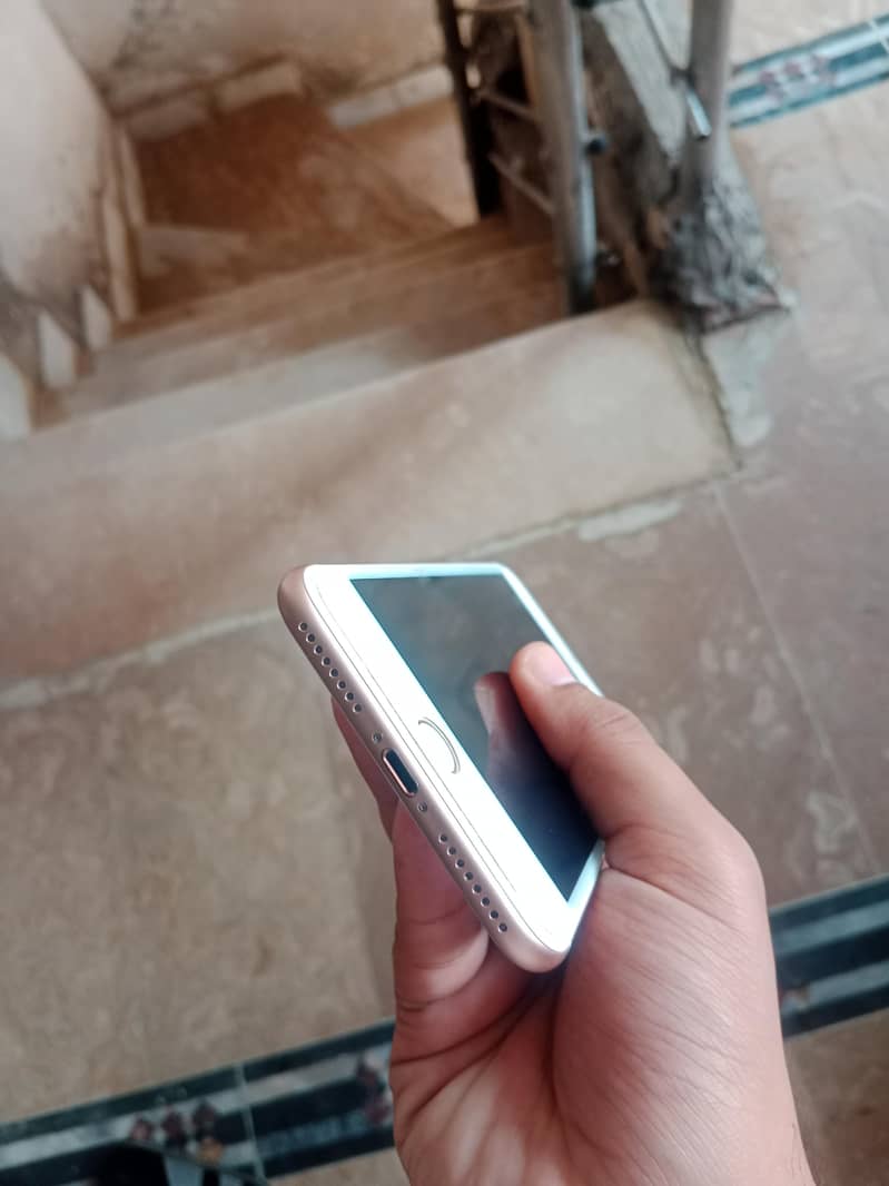 Apple iPhone 8 Plus 4