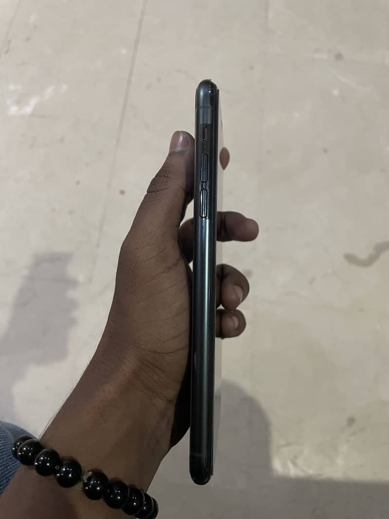 Apple iPhone 11 Pro Max 2