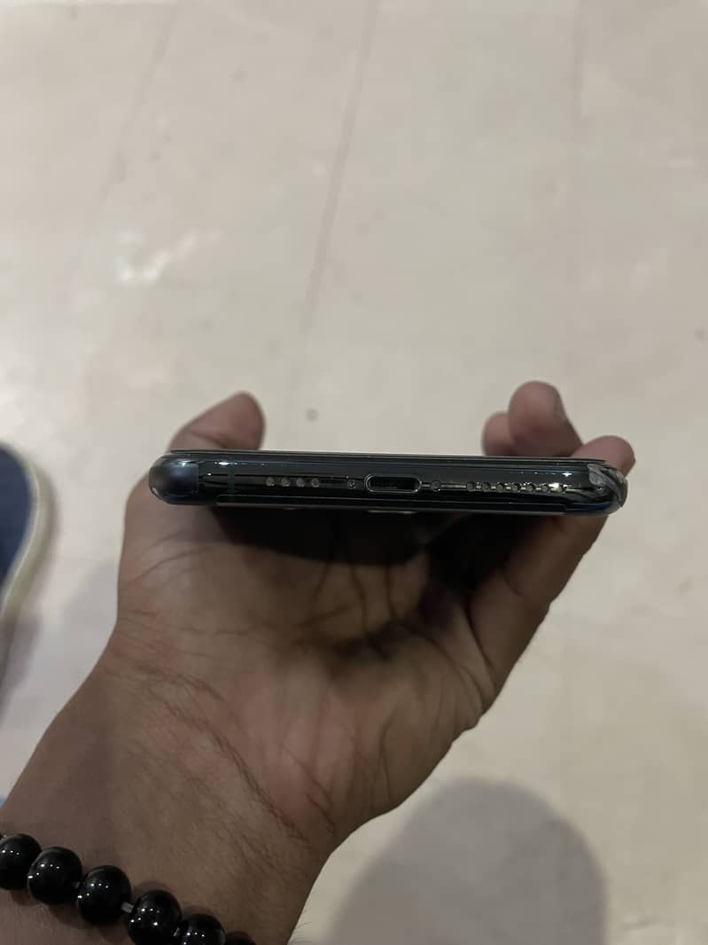 Apple iPhone 11 Pro Max 4