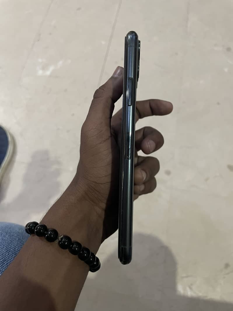 Apple iPhone 11 Pro Max 6