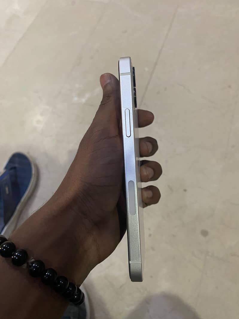 Apple iPhone 12 4