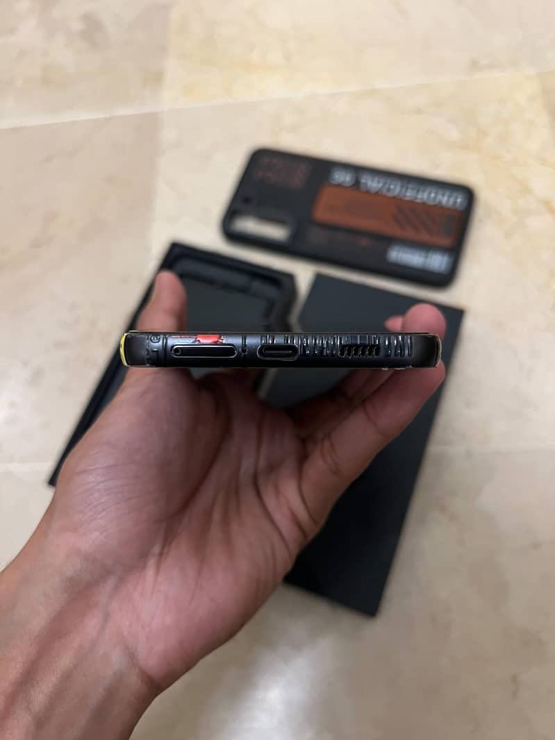 Samsung Mobile S22 Plus 2