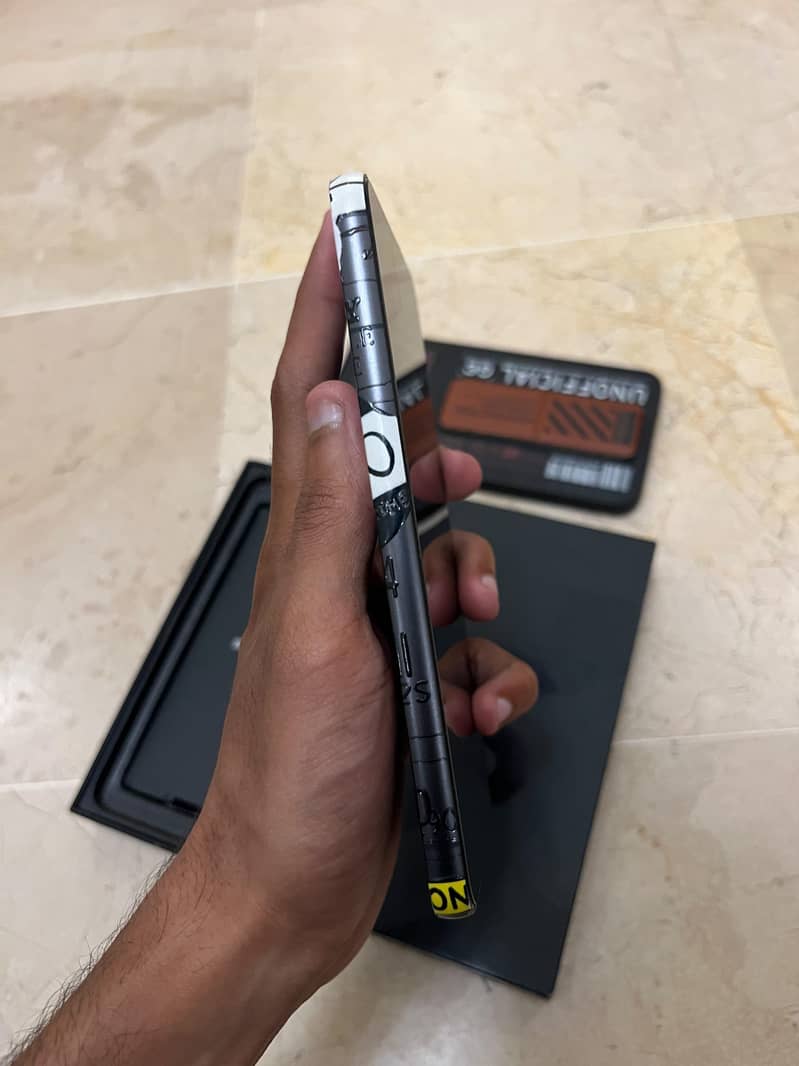 Samsung Mobile S22 Plus 3