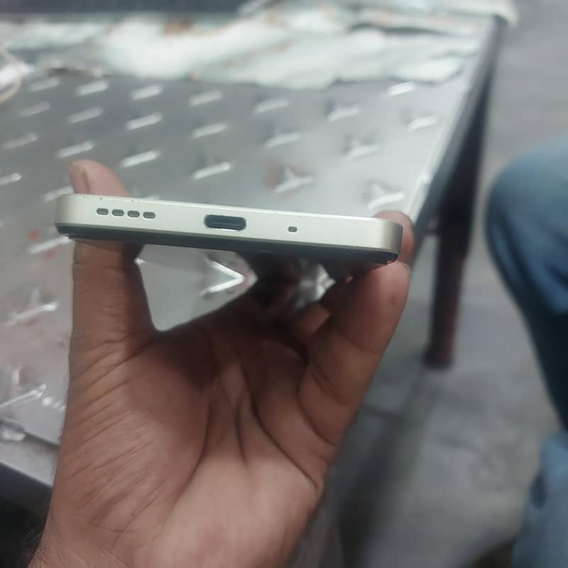 Realme C75 4