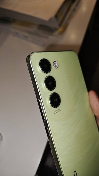 Vivo Y100