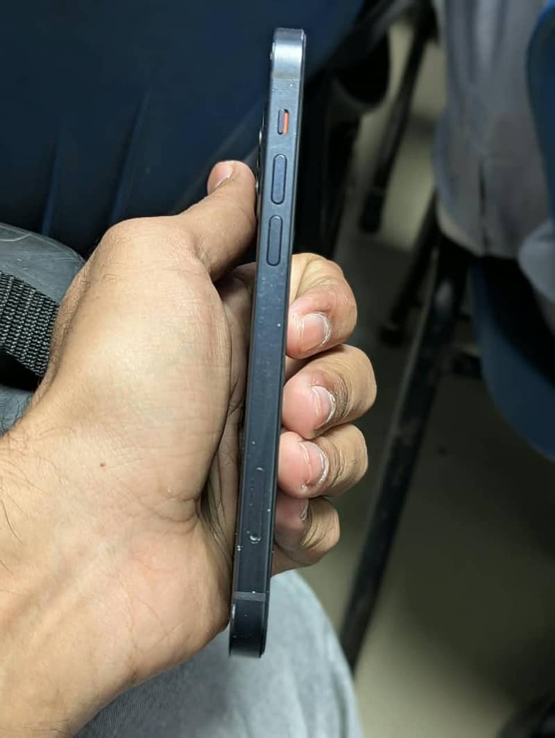 Apple iPhone 12 1