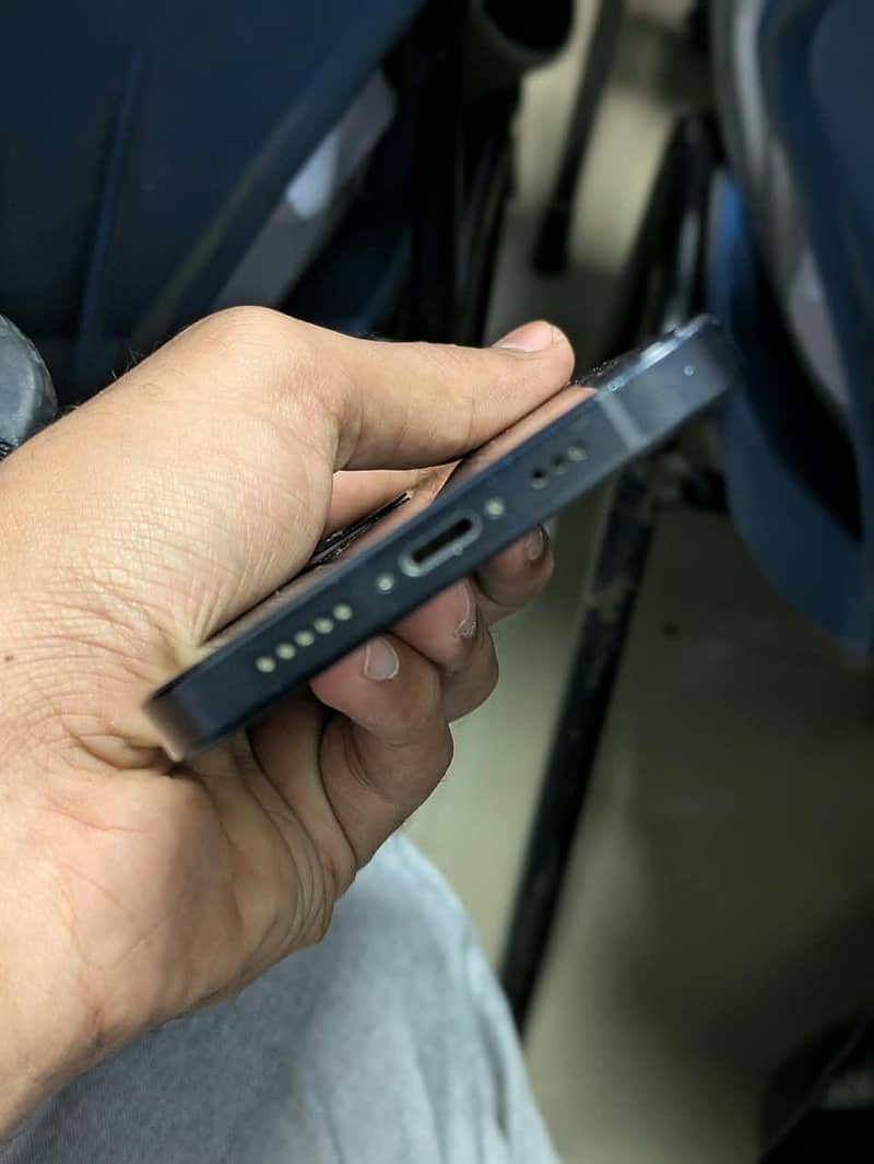 Apple iPhone 12 2