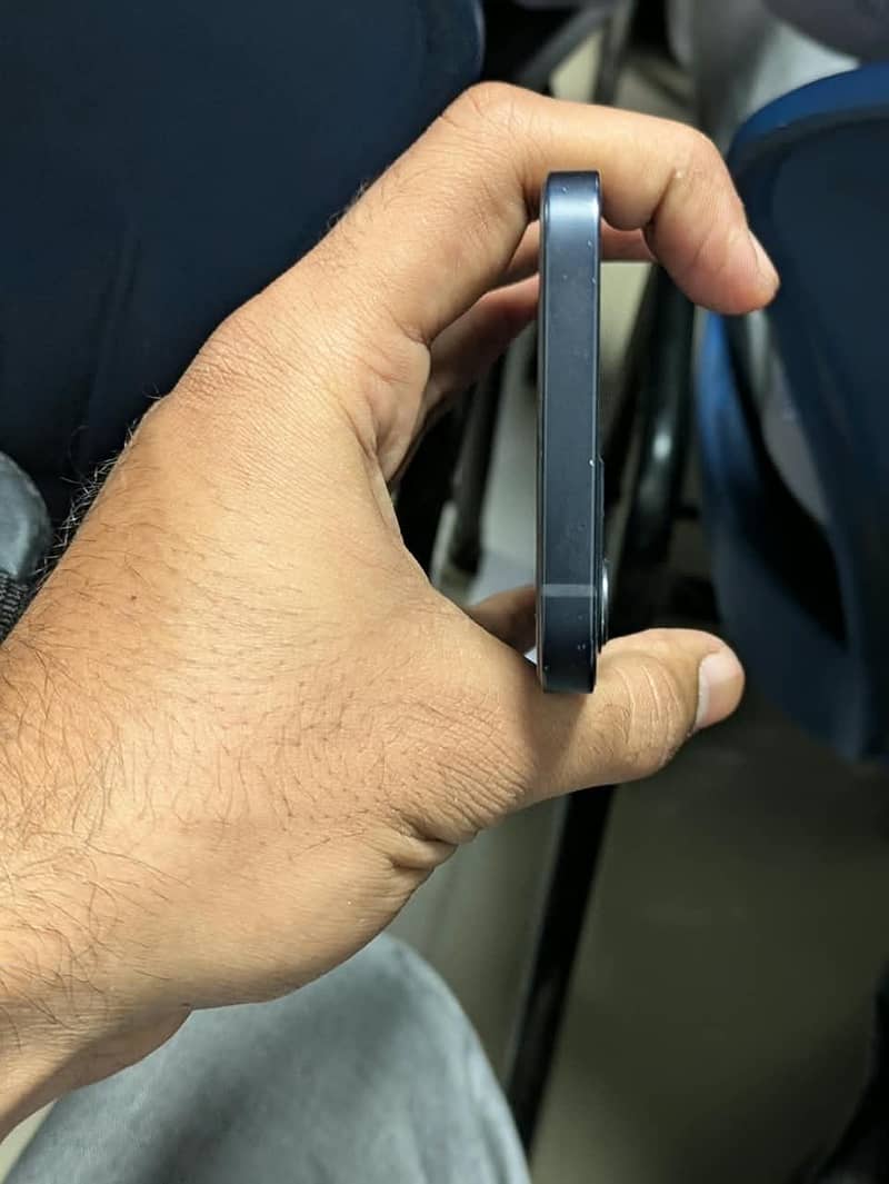 Apple iPhone 12 4