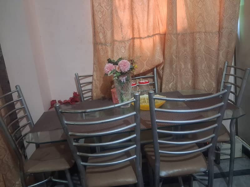 Dinning table used 8000 0