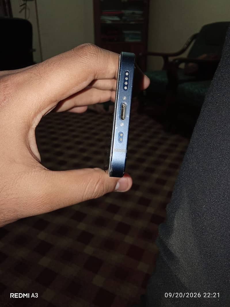 Apple iPhone 12 mini 6