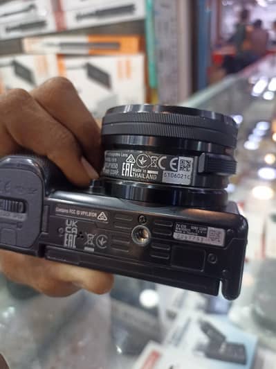 ZVE10 with Kit Lens 5K Shutter | Urgent sell