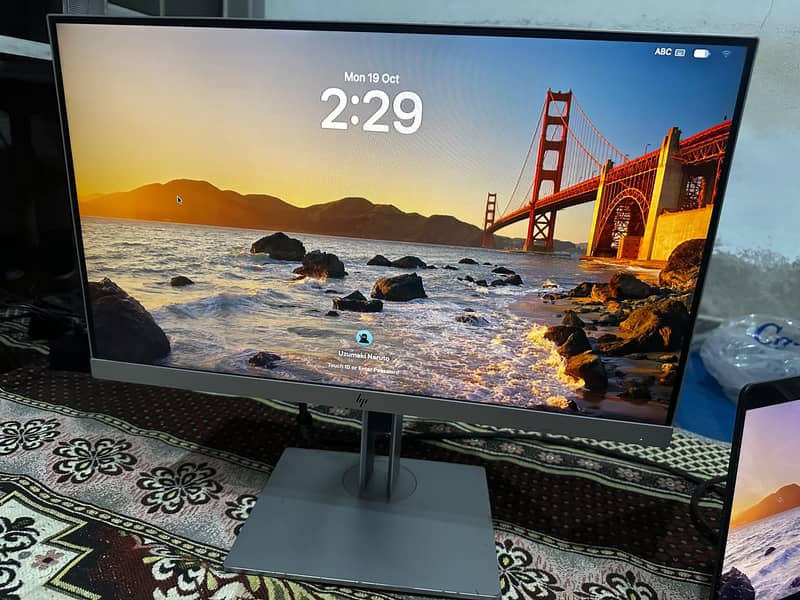 HP border less LCD 0