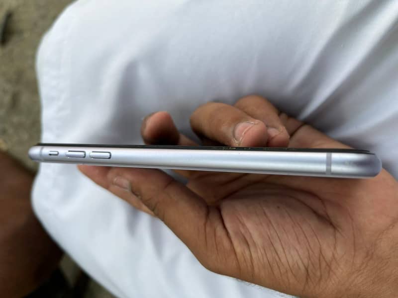 Apple iPhone 11 6